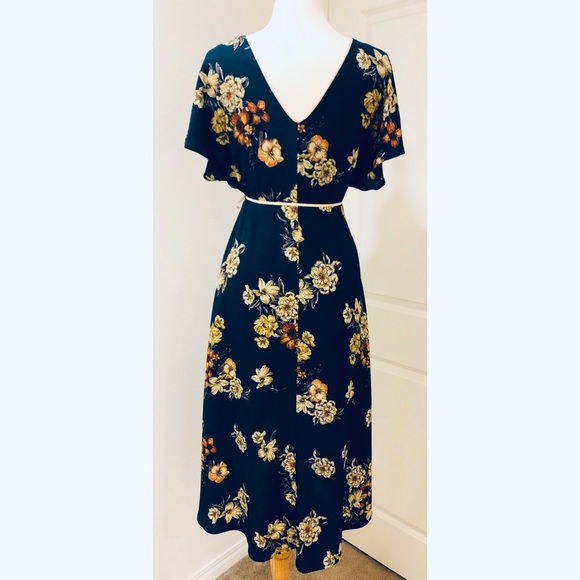 Floral wrap dress with asymmetrical hemline - Picture 4 of 6